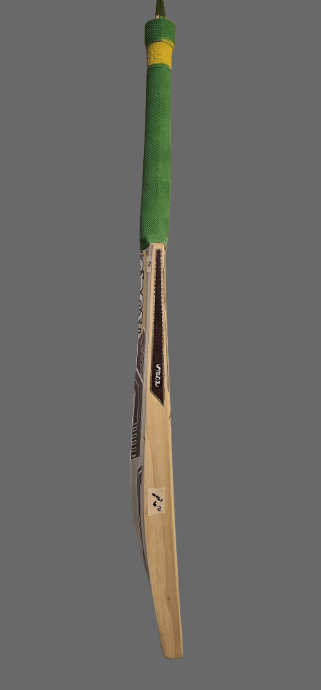 English willow cricket bats for sale 2.7 LBs, showcasing the edge and handle design, ideal for cricketers.